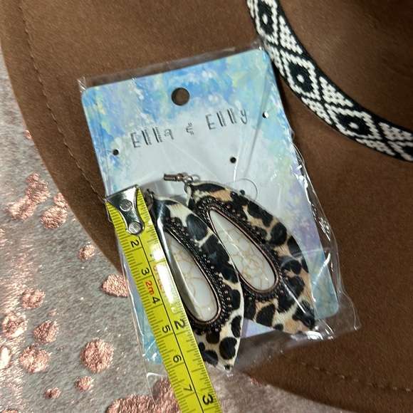 NWT Ella & elly animal print earrings - Picture 2 of 2